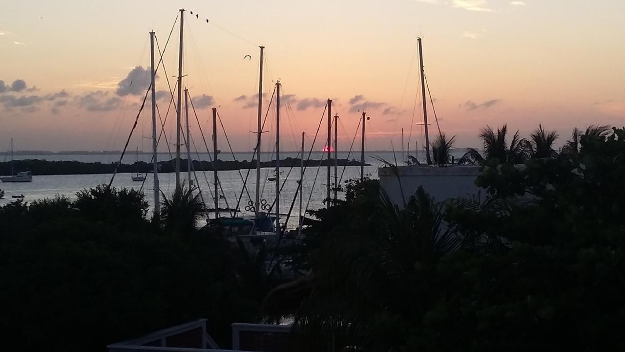 Marina Paraiso Isla Mujeres Hotel Buitenkant foto