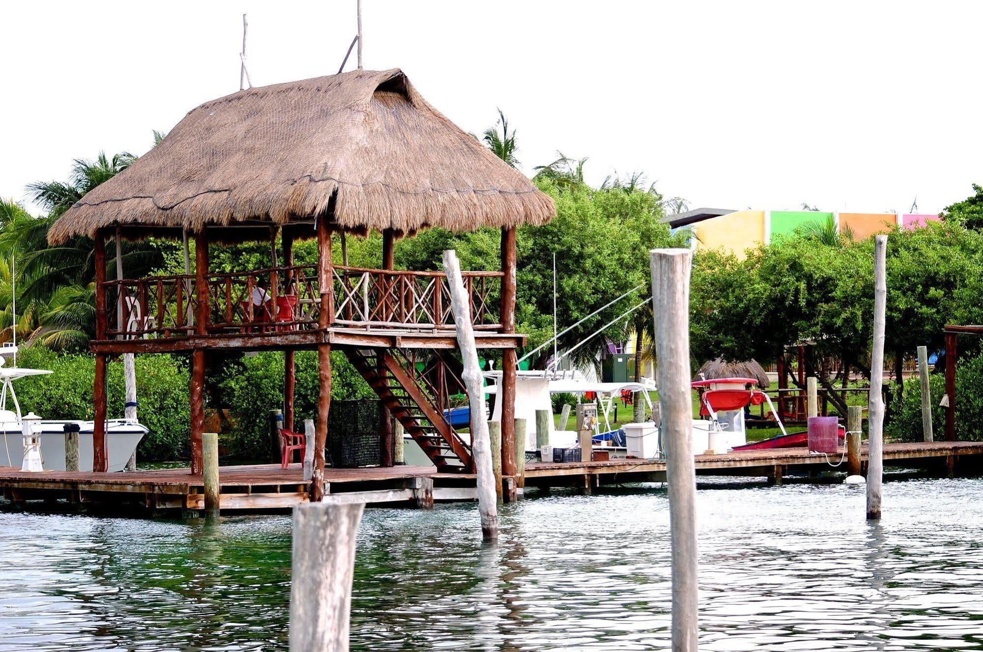 Marina Paraiso Isla Mujeres Hotel Buitenkant foto