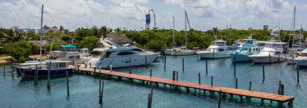 Marina Paraiso Isla Mujeres Hotel Buitenkant foto