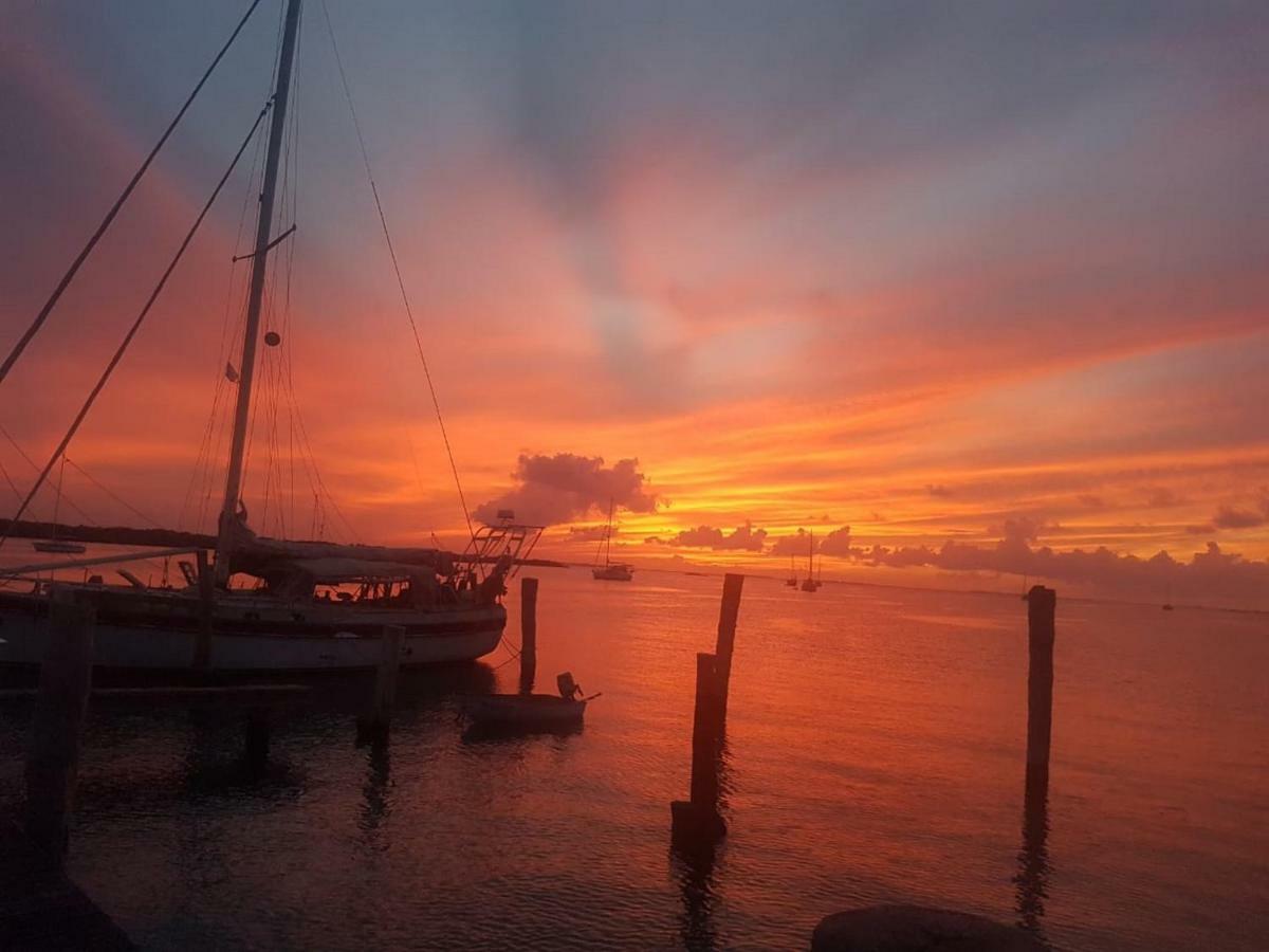 Marina Paraiso Isla Mujeres Hotel Buitenkant foto